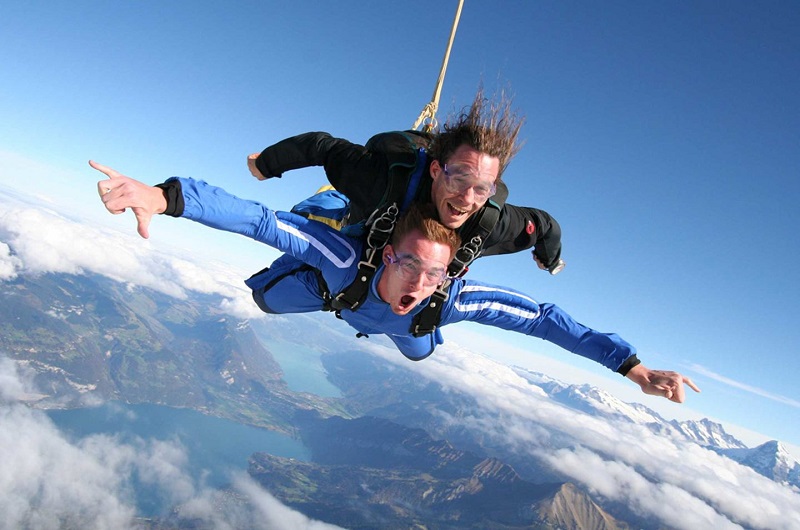 Habibi World Travel - Tandem jump at Guadalajara